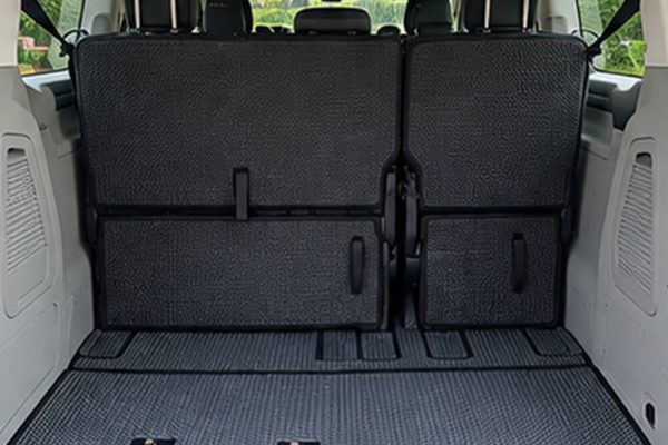 05-Fleet-Interior-Empty-Luggage-Space-1000x1000